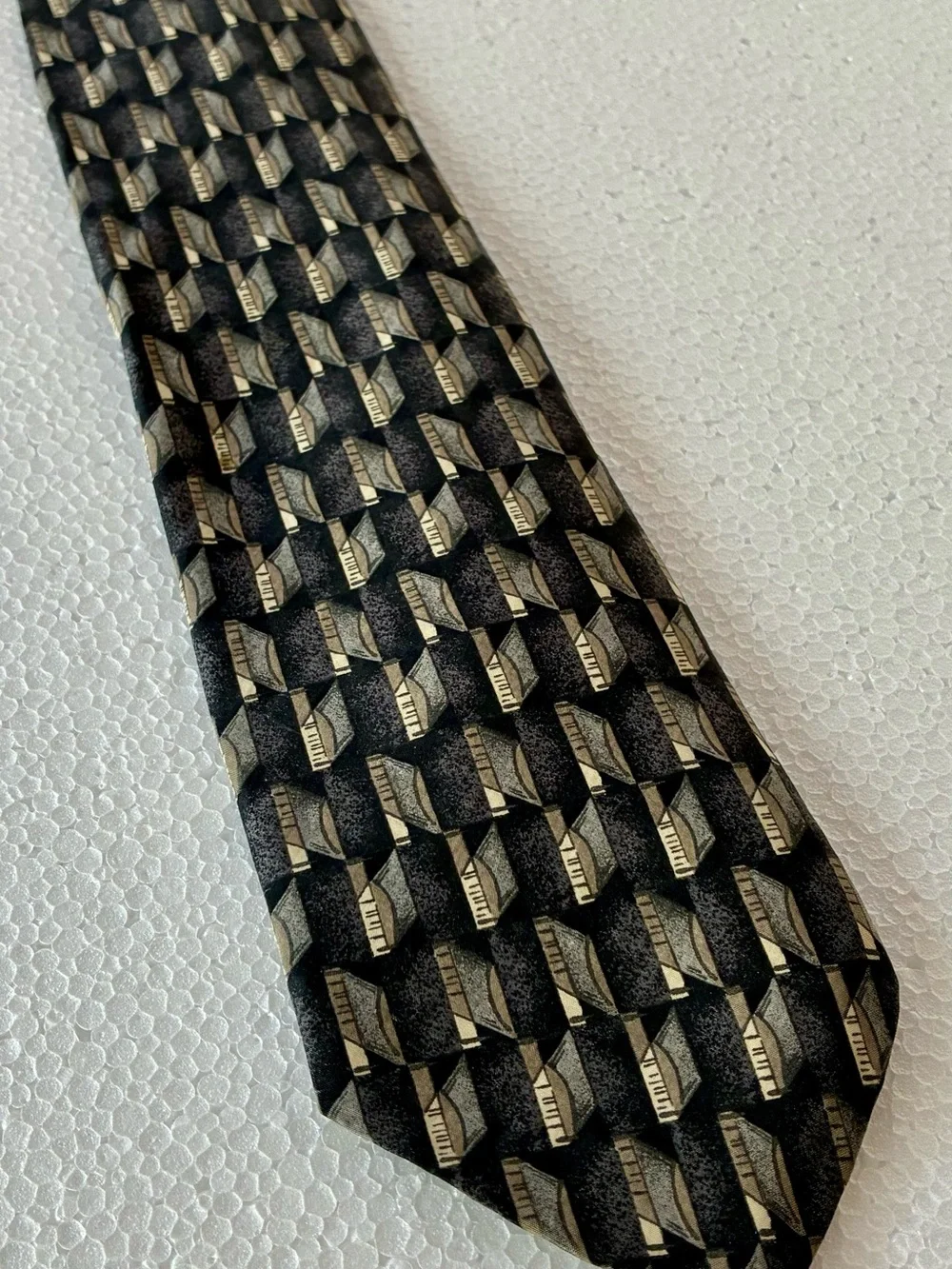 Dockers Khakis 100% Silk Made in Italy Geometric Black and Gray Men's Tie